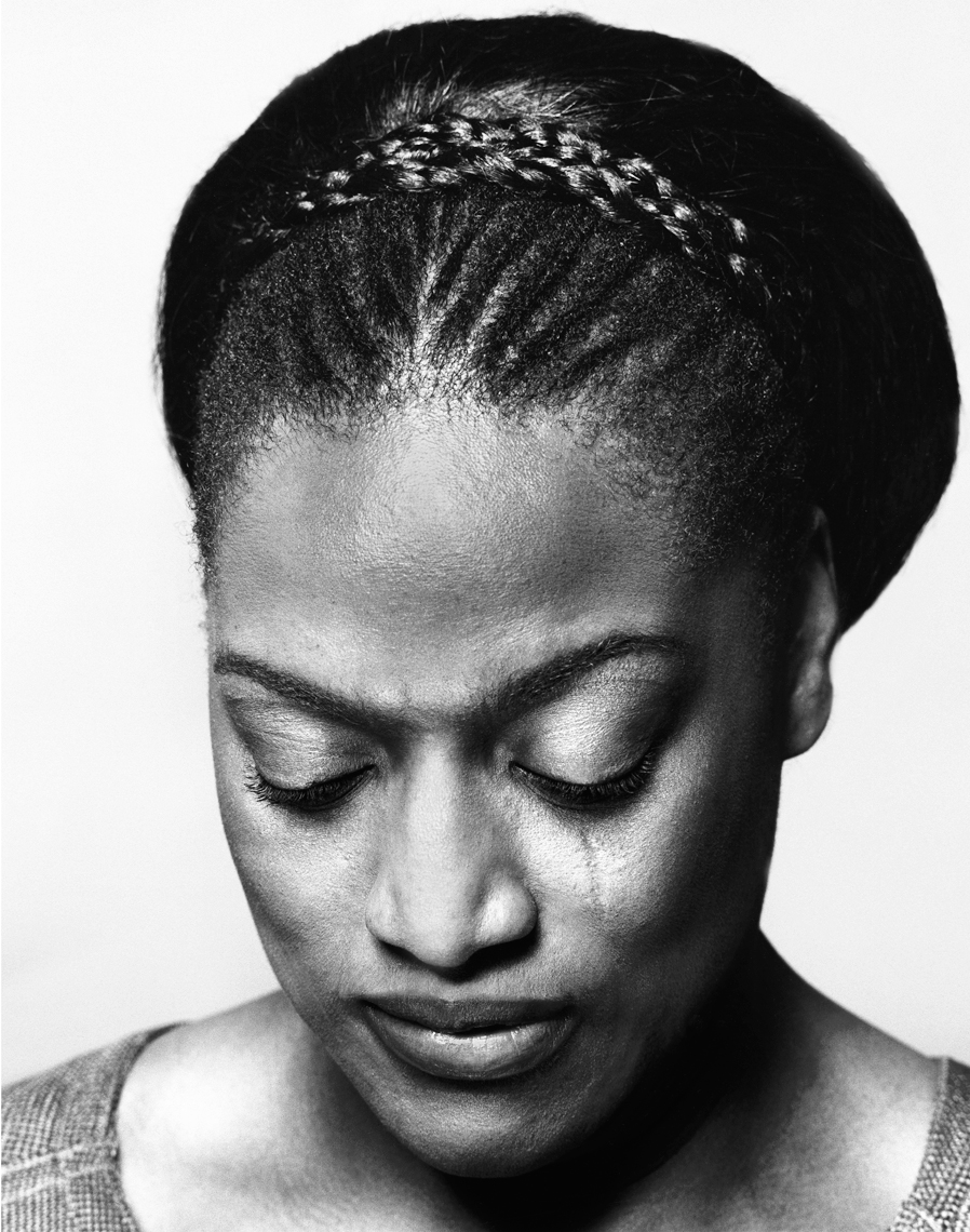 RC_PORTRAIT_1023_jessie_neuman_being_retouched.jpg