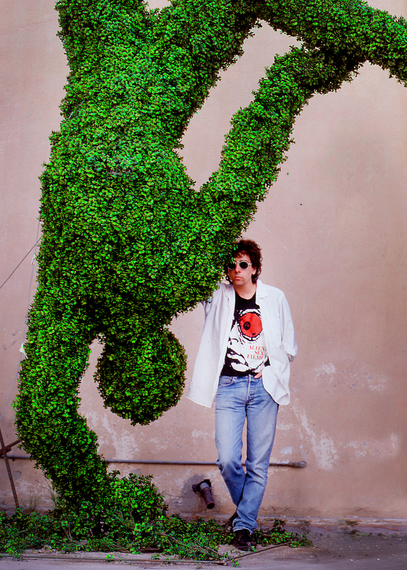 tim_burton_alien_bush.jpg
